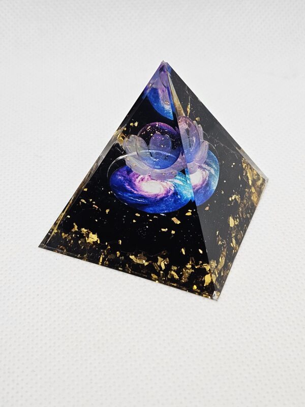 Pyramide 3-D violett/Blume