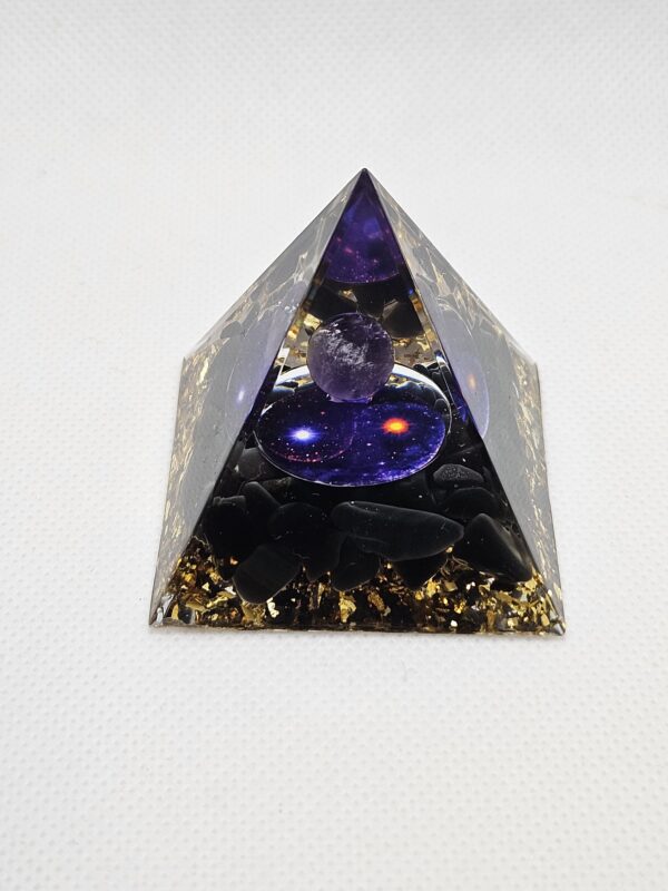 Pyramide 3-D violett