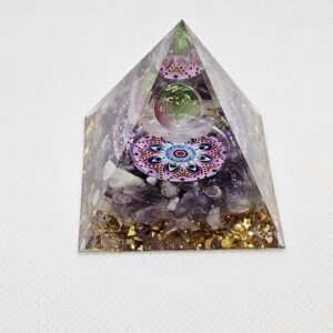 Pyramide 3-D lila