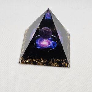Pyramide 3-D violett/Kugel