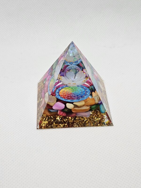 Pyramide 3-D bunt